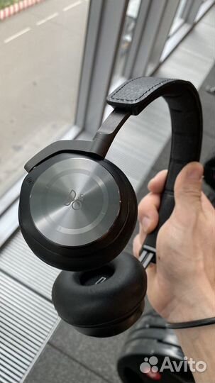 Bang & Olufsen H8