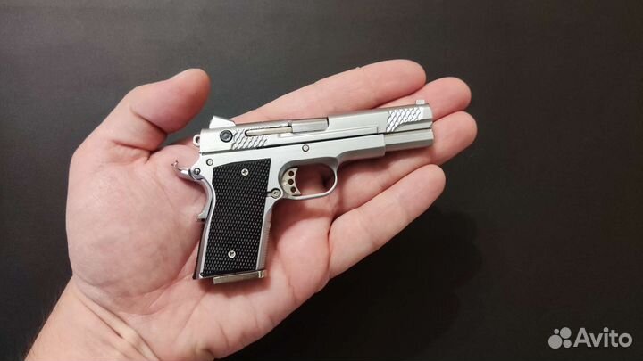 Коллекционная модель S&W 945 масштабе 1 к 2