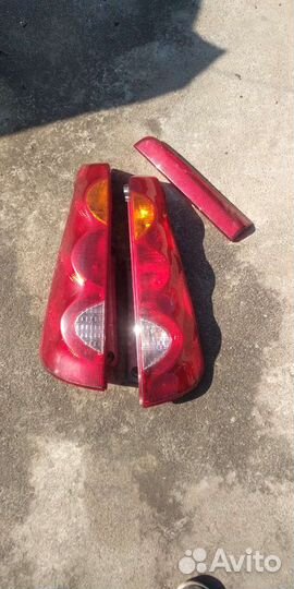 Фонарь задний nissan note