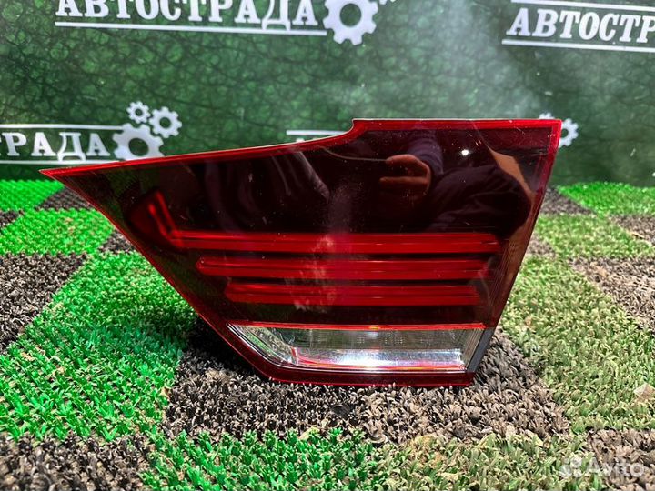 Фонарь в крышку багажника правый Lexus Ls