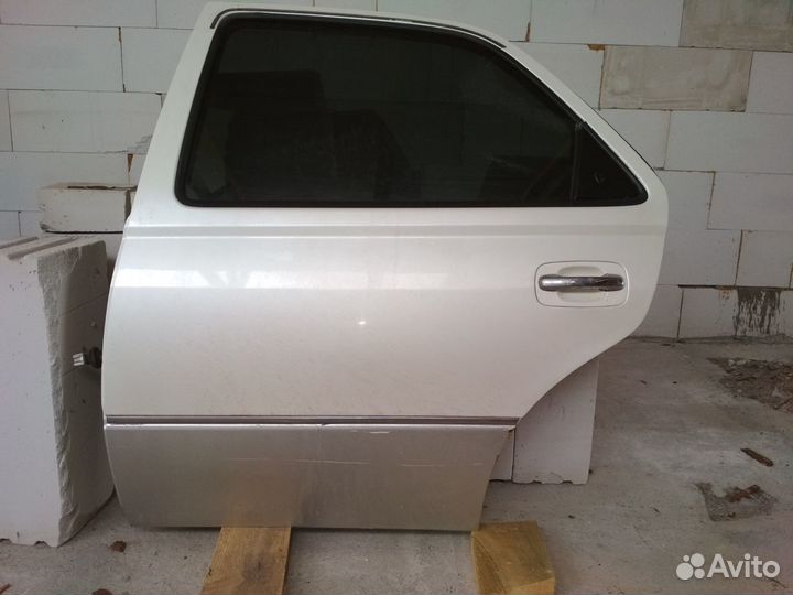 Дверь левая задняя на Тойоту виста