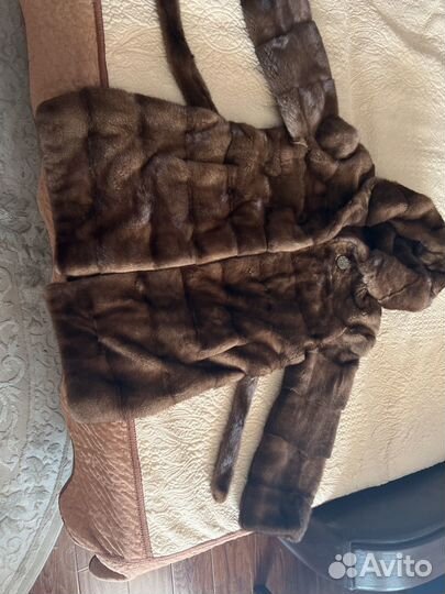 Норковая шуба с капюшоном бренда Saga Furs