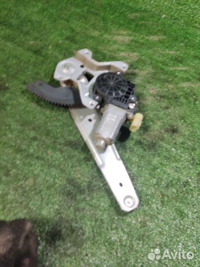 Стеклоподъемник задний левый Hyundai Getz