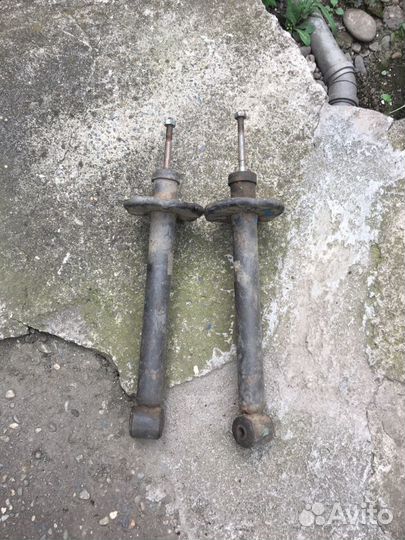 Фольксваген Пассат Б3 Задние амортизаторы