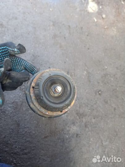 Амортизатор передний правый Kia RIO 3