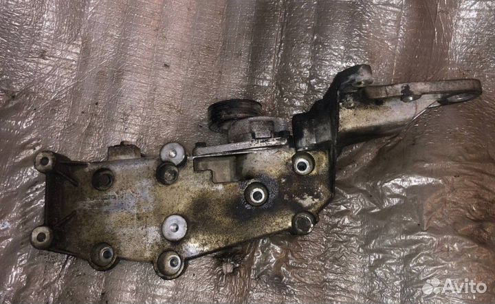 Кронштейн генератора S60