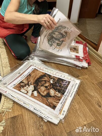 Вышивки готовые картины 45 шт