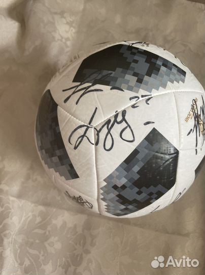 Футбольный мяч с автографами