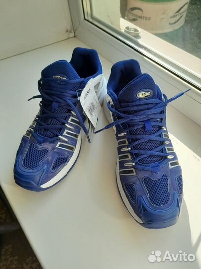 Кроссовки мужские 44 размер adidas VueloCC