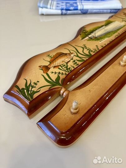 Настенная деревянная вешалка для кухни