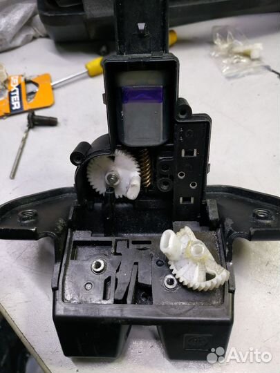 Шестерня привода замка багажника KIA Rio X-line