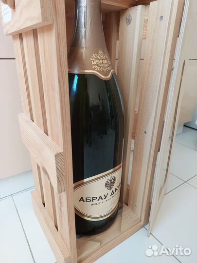 Бутылка из под шампанского 9л в ящике