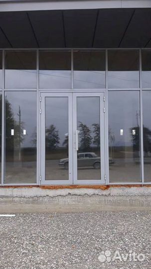 Пластиковая дверь