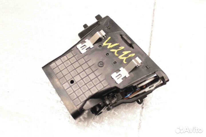 Дефлектор воздушный левый Mercedes W212 2009-2