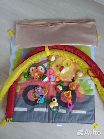 Новый развивающий коврик и погремушки