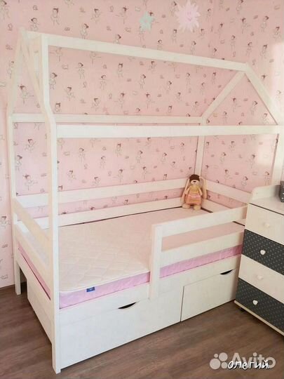 Детская кровать с бортиком