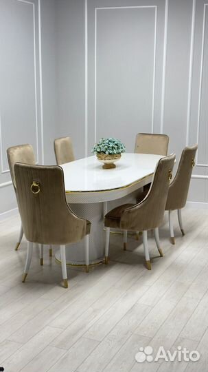 Стол и стулья в гостиную. В наличии