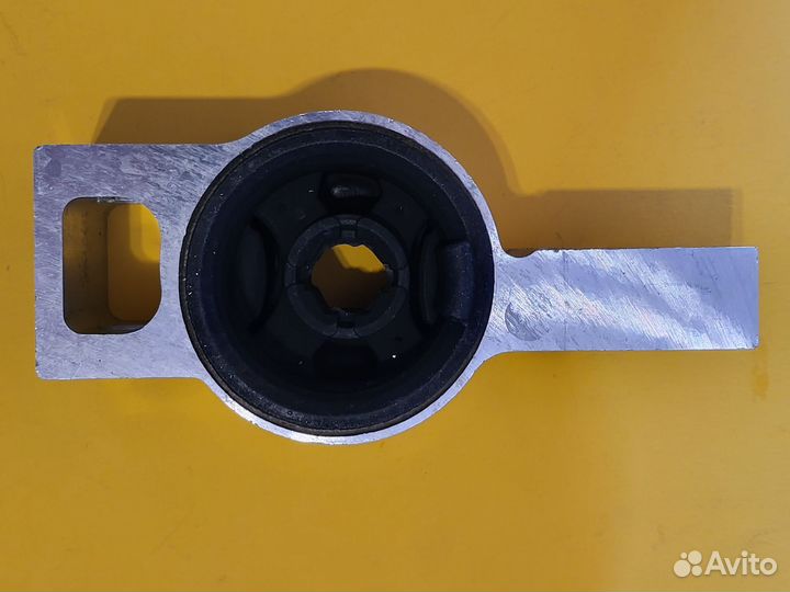 Сайлентблок рычага переднего правого Octavia