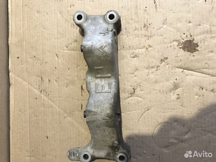 Подушка двигателя peugeot 308 2010г EP6