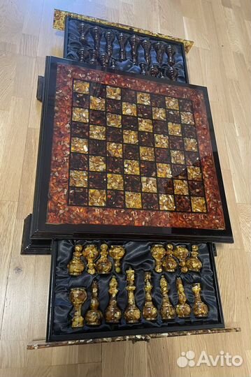 Шахматы из янтаря