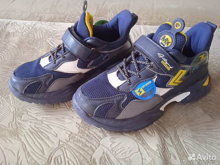 Детские кроссовки