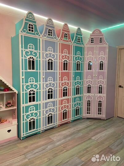Шкаф в детскую домик с окошками. Шкафы Версаль