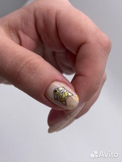 Модель на маникюр