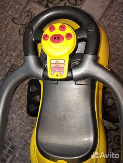 Машинка каталка толокар с ручкой