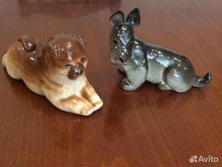 Фарфоровые статуэтки собаки