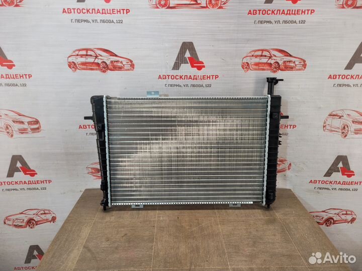 Радиатор двигателя Kia Sportage 2 2005-2010