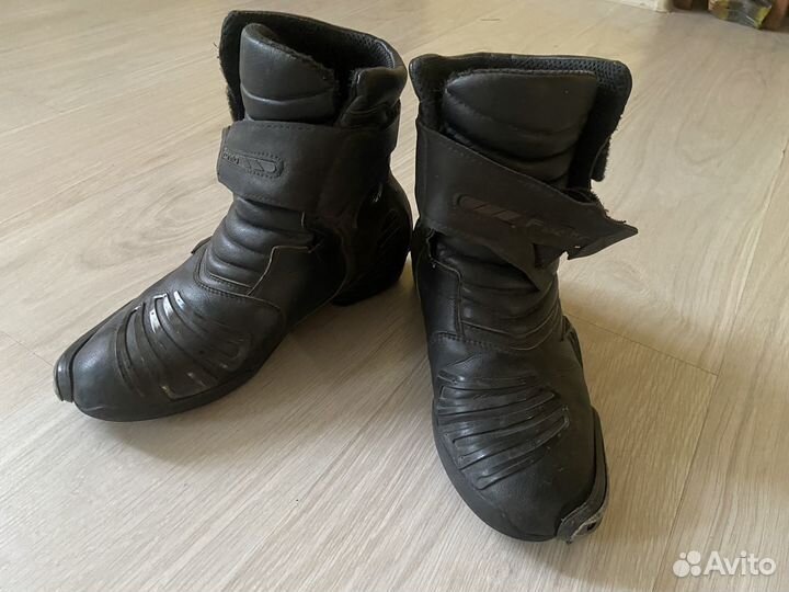 Продам мотоботинки forma