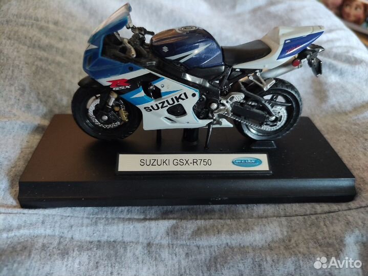 Модель мотоцикла Suzuki GSX-R750