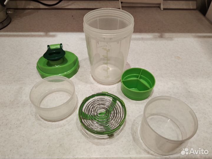 Шейкер спортивный с венчиком и ёмкостями