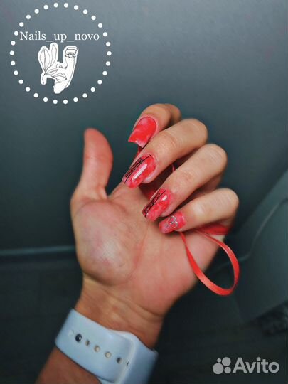 Модель на маникюр