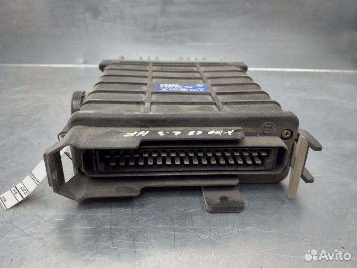 Блок управления двигателем Audi 100/200 44