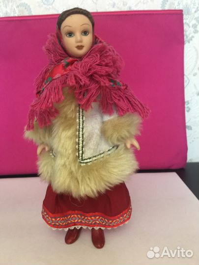 Фарфоровая кукла