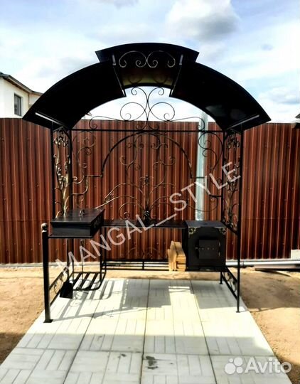 Мангал с крышей