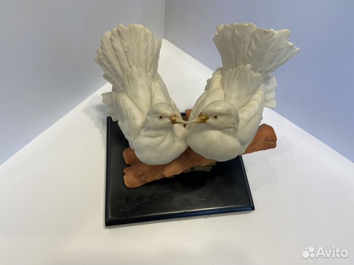 Статуэтка голуби пара голубей