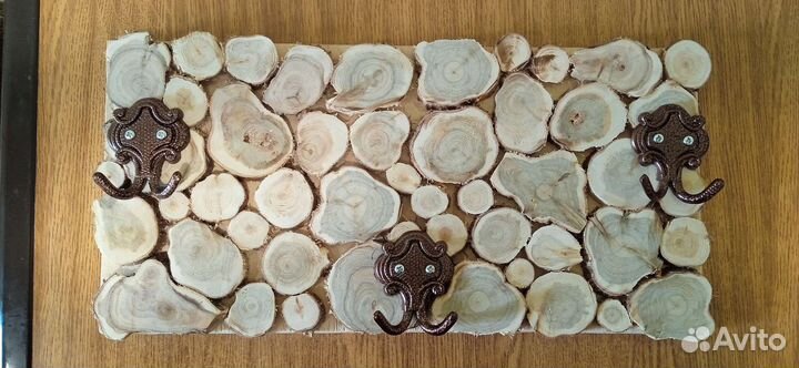 Вешалка-панно для бани из можжевельника