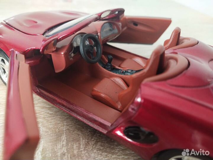 Модель 1:24, Ford Mustang Mach, новая