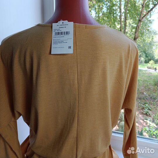 Платье женское, отрезное по талии почти новое