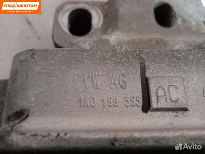 Подушка крепления двигателя левая Volkswagen Golf