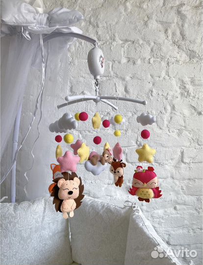 Мобиль на кроватку из фетра