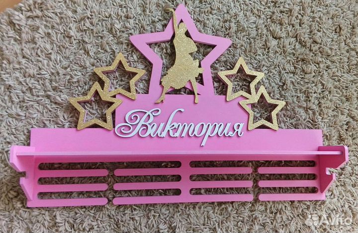 Медальница с полкой