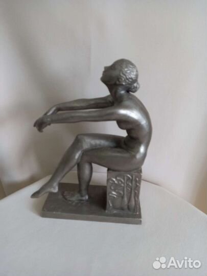 Гимнастка. Монумент скульптура