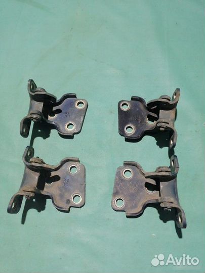 Петли дверей Renault Logan