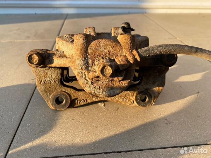 Тормозной суппорт перед лев Kia Ceed (ED)