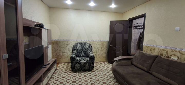 2-к. квартира, 48 м², 1/9 эт.