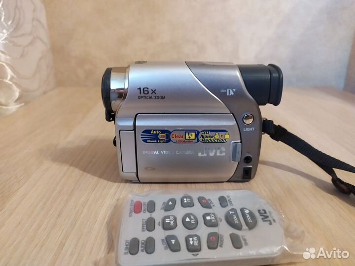 Цифровая видеокамера JVC