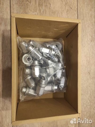 NEW Гайки колесные оригинал Toyota Land Cruiser